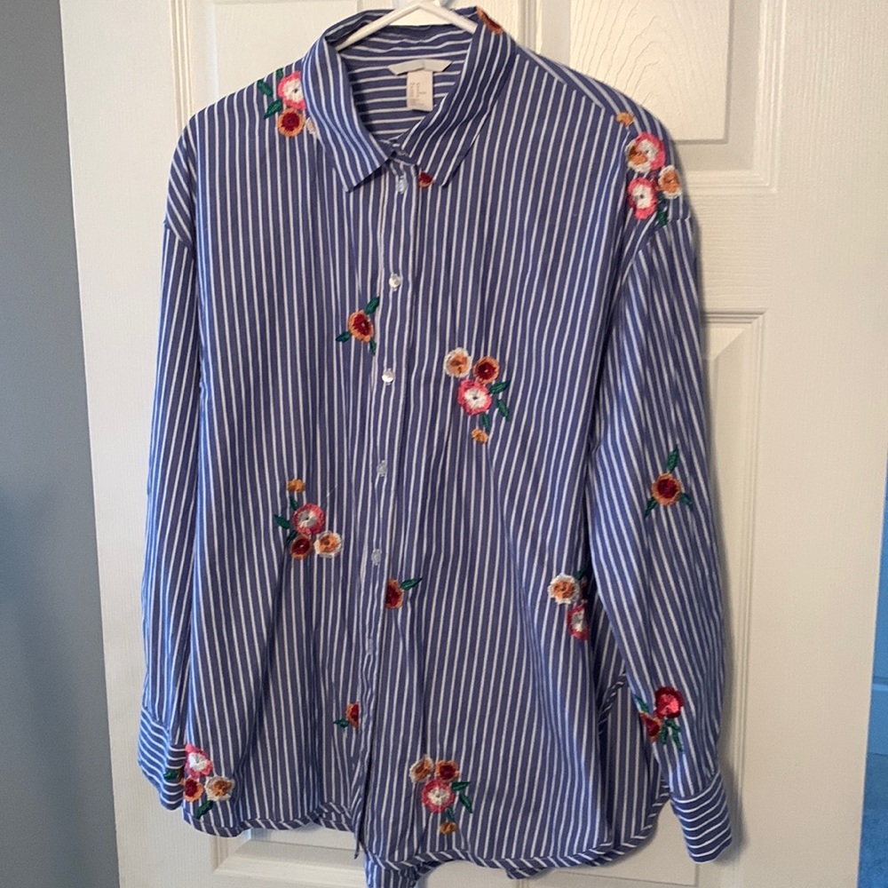 H&M button down shirt, blue with stripes and flowers Size 12